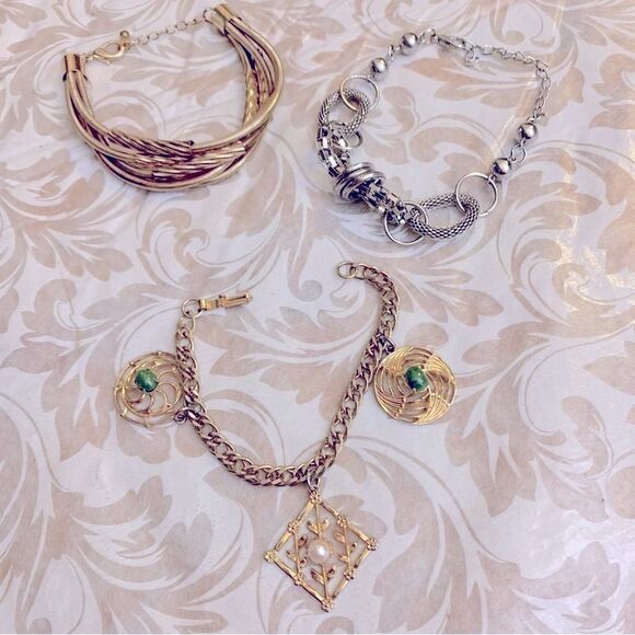 Vintage Bracelets Set of 3 Gold Tone & Silver Tone Dainty & Lightweight Gorgeous - Picture 1 of 7
